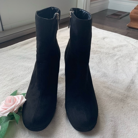 Anne Klein Donna Faux Suede Heeled Ankle Boots - Picture 3 of 12